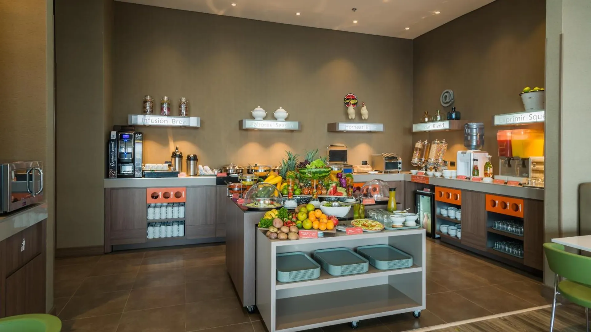 Hampton By Hilton Bogota Airport Hotel