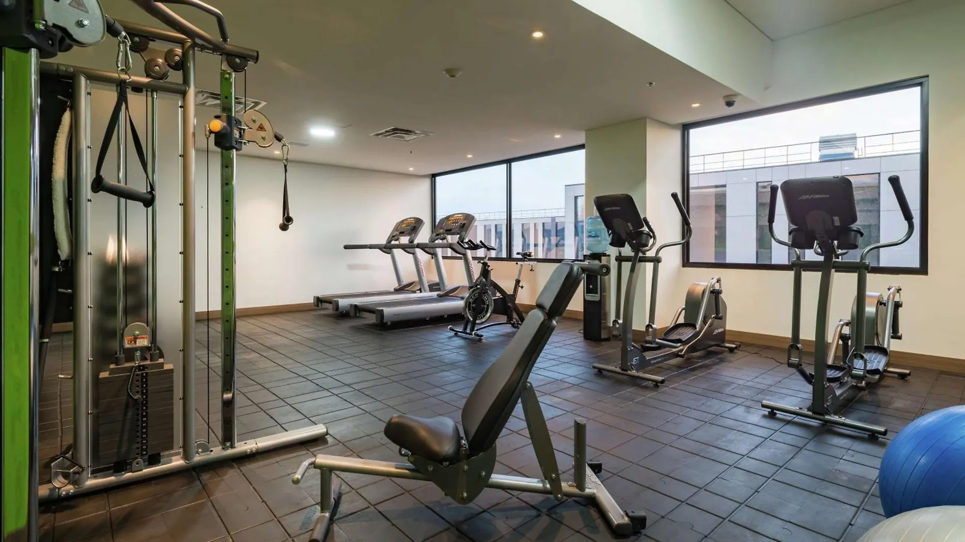 Hampton By Hilton Bogota Airport Hotel