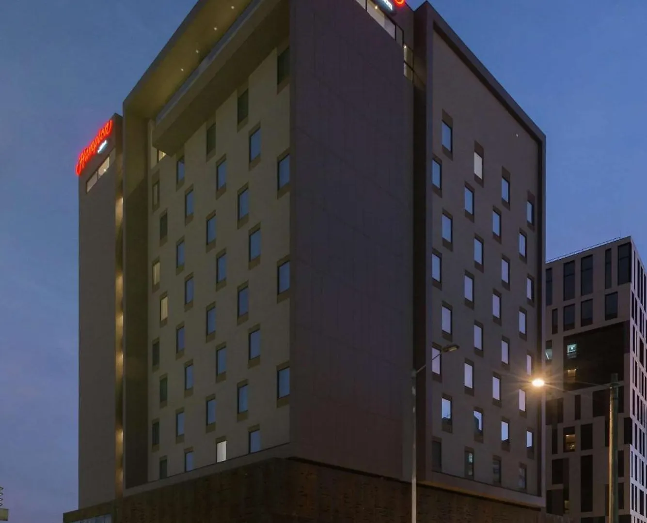 Hampton By Hilton Bogota Airport contacts