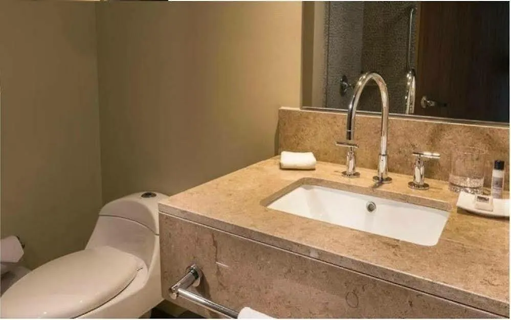 Hampton By Hilton Bogota Airport Hotel