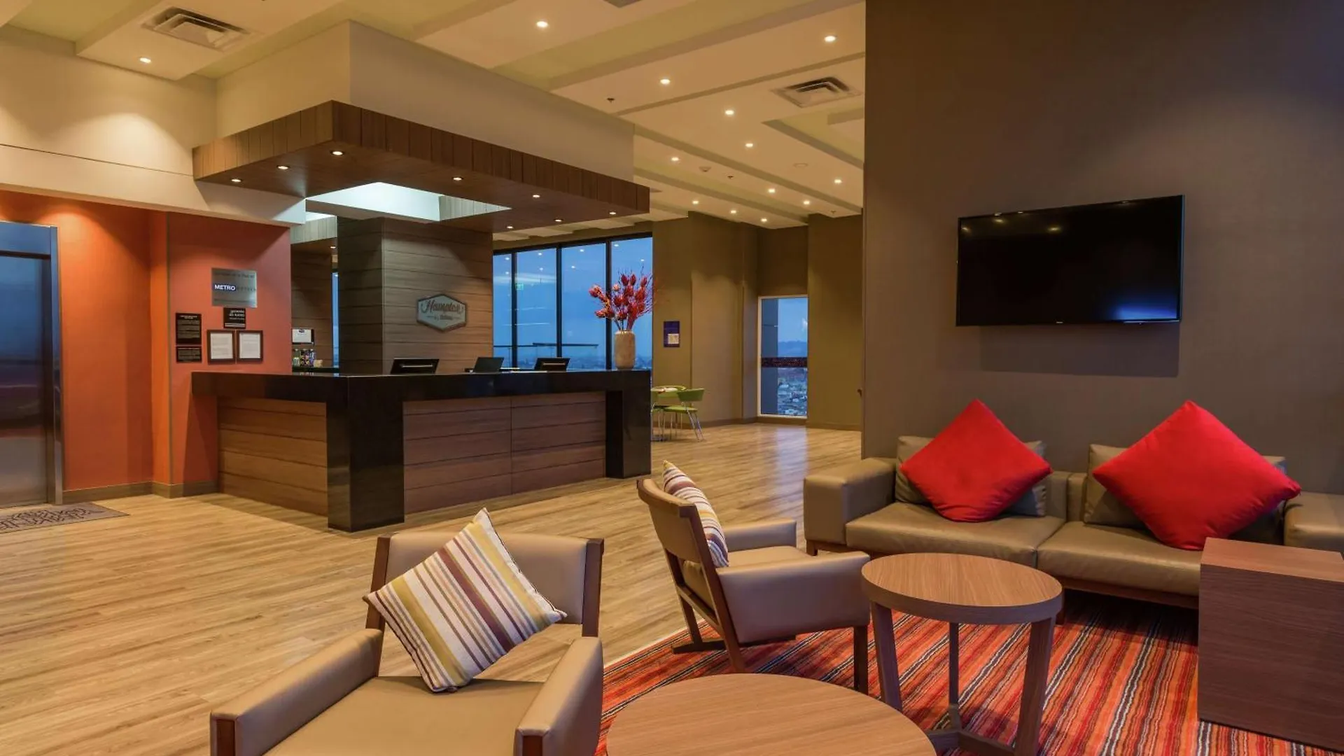 Hampton By Hilton Bogota Airport Otel